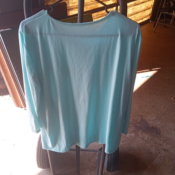 Teal colored top - Picture 2 of 2